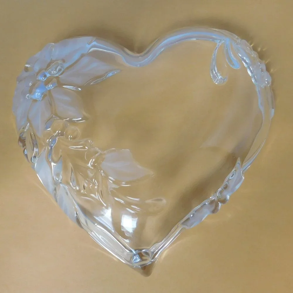 Mikasa Frosted  Heart Shape Dish Trinket  Bowl  Poinsettia 5×6 